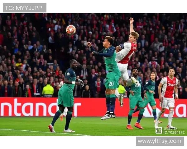 深入分析武汉网球队反击战术在欧冠足球中的应用与成效 深入分析武汉网球队反击战术在欧冠足球中的应用与成效