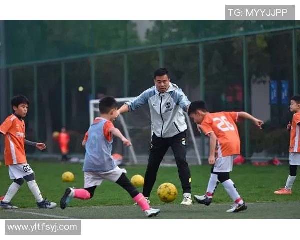 科学足球实力训练方法探索与实践提升球员综合素质的有效策略